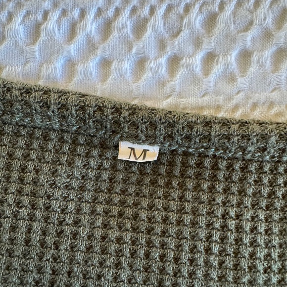 Crewneck Long Sleeve Waffle Knit Tops Floral Lace Patchwork Twist Knot Front med - Picture 3 of 5